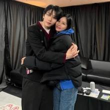 고소영, 얼싸 끌어안은 이 남자 누구? 비에 천둥까지 다시 꺼내 입은 패딩 콘서트룩 