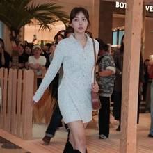 [패션엔 포토] 채수빈, 부산 백화점에 뜬 청순 요정! 군살없는 드레이핑 셔츠 원피스룩