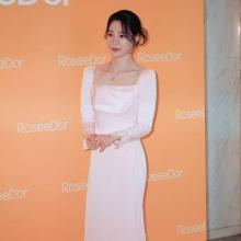 [패션엔 포토] 임지연, 봄 꽃 같은 핑크핑크! 스퀘어넥 라이트 핑크 러블리 원피스룩