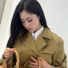 함은정, 봄 트렌치의 정석! 허리 라인 살린 롱 트렌치코트 차분한 상하이 출국룩