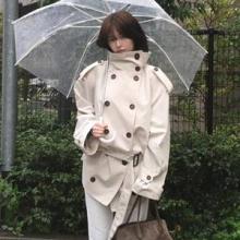 아이브 안유진, 비 오는 날에 더 빛났다! 오버핏 하이넥 트렌치코트 레인룩