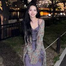 에스파 카리나, 오사카에서 벚꽃 엔딩! 슬리브리스 롱 원피스에 카디건 로맨틱 밤 산책룩