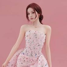 아이들 우기, 애니 뚫고 나왔나? 가녀린 요정 핏 로맨틱 튜브톱 핑크 드레스룩