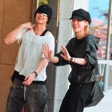 [패션엔 포토] BTS 알엠·지민, ‘힙한 와이드 VS 시크한 스키니’ 극과 극 공항패션 도쿄 출국길