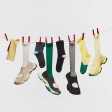 이세이 미야케, 신발에 양말까지 스타일링! 풋웨어 캠퍼와 협업 ‘카스트 핀치’ 스니커즈 출시