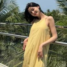 권나라, 힐링 리조트룩의 정석! 베트남 다낭에서 뽐낸 여리여리 슬리브리스 롱 원피스룩