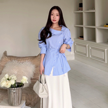 [그 옷 어디꺼] 여름날의 외출! 우아함이 깃든 스트라이프 셔츠 블라우스 어디꺼?