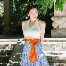 이유비, 발리 올킬 탄탄 볼륨 미모! 시원한 홀터넥 톱과 패턴 스커트 섬머 리조트룩