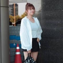 [패션엔 포토] 트와이스 정연, 가볍게 툭 여름 완성! 애슬레저 바람막이 재킷 도쿄 출국룩