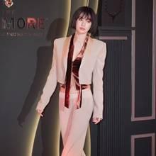 [패션엔 포토] 나나, 압도하는 9등신 비율! 매혹적인 턱시도 크롭 슈트룩