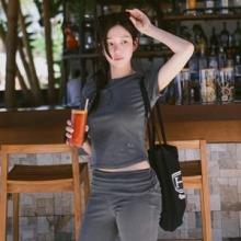 이유비, 발리에서 피트니스 균형 잡힌 탄탄 슬림 핏! 차분한 톤온톤 웰니스 애슬레저룩