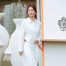 [패션엔 포토] 정유빈, 쿨한 여름 공식! 모델 뺨치는 당당한 화이트 크롭 슈트핏