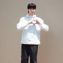 [패션엔 포토] 변우석, 함성 터진 성수동! 바람막이 재킷만 입어도 감각적인 러닝룩