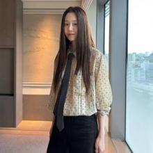 고현정, 셔츠&타이 분위기 여신! 영한 아트 감성 클래식 위트 전시회 나들이룩