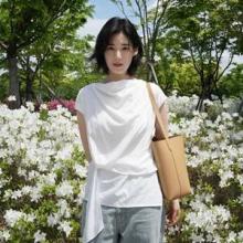 정은채, 여름을 입었네! 리본 레이스가 예쁜 화이트 블라우스 민소매 데일리룩