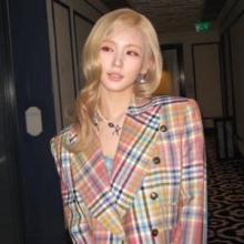 아이들 미연, 마카오가 발칵! 팬심 올킬 화려한 브레스티드 체크 슈트 프레피룩 