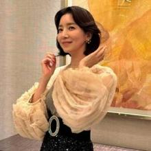 윤세아, 48세 절정의 머메이드 핏! 반짝이는 슬림 덱스처 블랙 시퀸 롱 드레스룩