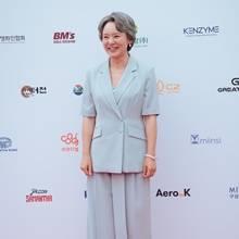 [패션엔 포토] 손지나, 세월가도 우아한 클라스! 쿨한 여름 멋스러운 반팔 슈트룩