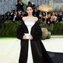 에스파 카리나, 멧 갈라 첫 데뷔! 한복에서 영감 받은 블랙 케이프 드레스룩