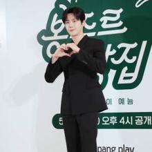 [패션엔 포토] 김선호, 슈트가 로맨틱! 달콤한 핸섬가이 댄디한 블랙 슈트 나들이룩