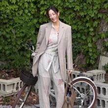 효민, 외국 같은 핫스파에서 파티! 은은한 플라워 시스루 셋업 로맨틱 파티 모임룩