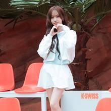 [패션엔 포토] 아이브 리즈, 성수동에 뜬 깜찍한 요정! 일상룩 같은 러블리 테니스룩