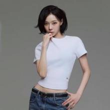 에스파 윈터, 화이트 크롭 티셔츠 잘록 여름 핏! 반팔 티셔츠 끝판왕 심플 데일리룩