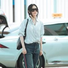 [패션엔 포토] 이영애, 롤업 셔츠와 데님도 우아! 내추럴 스트라이프 셔츠 뉴욕 출국룩