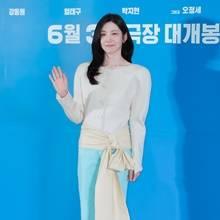 [패션엔 포토] 박지현,  90년대 걸그룹 센터 기대만발! 리본 장식 단아한 투피스룩 올킬