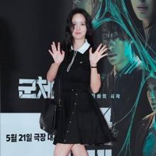 [패션엔 포토] 김소현, 분위기 업 상큼 걸리시! 시사회 사로잡은 블랙 프레피룩
