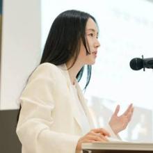 이정현, 서울대 강단에 섰다! 멋과 품격 다 갖춘 화이트 톤온톤 슈트 강사룩