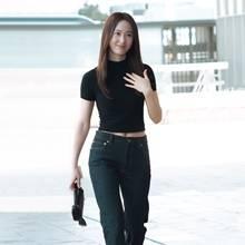 [패션엔 포토] 정수정, 청바지만 입어도 비주얼 끝팥왕! 티셔츠와 청바지로 뽐낸 청순 여친룩