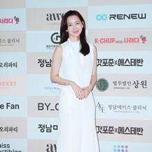 [패션엔 포토] 신현빈, 우아한 시상식 나들이! 단아한 매력 뽐낸 분부신 화이트 투피스룩