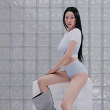 장윤주, 45세 압도적 모델 핏! 절제된 실루엣의 탄탄 시스루 미니멀 이너웨어룩 