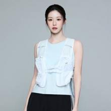 고윤정, 러닝룩 맞아? 하이패션 같은 슬림 핏 하늘하늘 민소매 애슬레저룩