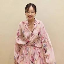 소유진, 다시 리즈 시절 소환! 하늘하늘 청순 핑크 플로럴 미니 원피스룩 