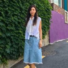 채정안, 꾸민 듯 자연스런 현실 여름룩! 데님 스커트와 찰떡 화이트 프릴 블라우스 데이트룩
