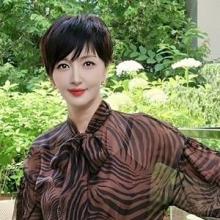 윤해영, 54세 맞아? 세월 거스른 역주행 숏컷 미모 우아한 리본 블라우스룩