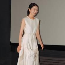 [패션엔 포토] 김주령, 탈북자 변신 기대만발! 하늘하늘 화이트 원피스 시사회룩