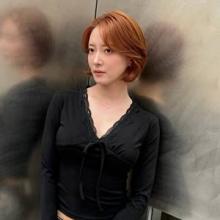 이세영, 어느덧 33세! 더 깊어진 여성미 블랙 레이스 트리밍 톱 시크 페미닌룩