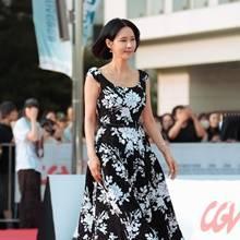 [패션엔 포토] 오현경, 꽃을 입었네! 우아한 외출 하늘하늘 플라워 드레스업 원피스룩