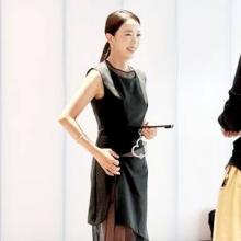 박은영 아나, 우아한 시스루 절제미! 언밸런스 시폰 레이어 시스루 블랙 드레스룩