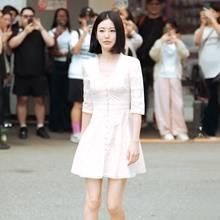 [패션엔 포토] 신예은, 성수동에 뜬 단발 요정! 청순 발랄 화이트 슬립 원피스룩