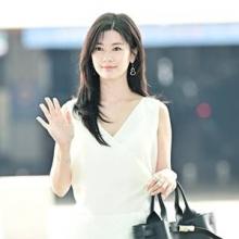 정소민, 프릴 블라우스와 청바지! 빛나는 로맨틱 조합 청순 러블리 오키나와 출국