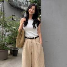 한지혜, 40대 예쁜 엄마의 꾸안꾸 외출! 가볍게 툭 민소매에 버뮤다 팬츠 현실 데일리룩