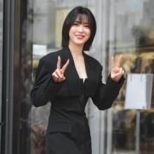 [패션엔 포토] 있지 류진, 성수동이 발칵! 한여름의 요정 눈부신 하의실종 블랙룩