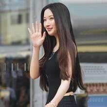 [패션엔 포토] 문가영, 니트 뷔스티에 개성폭발! 성수동 평정한 시크한 블랙 투피스룩 
