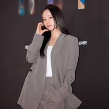[패션엔 포토] 혜리, 자신감 넘치는 파워우먼! 드레스 대신 여유로운 테일러드 슈트룩