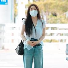 [패션엔 포토] 레드벨벳 아이린, 마스크로 가려도 청순! 러블리 화이트 프릴 블라우스 태국 출국