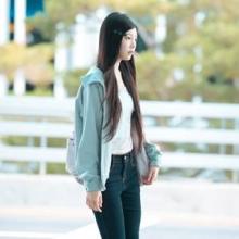 [패션엔 포토] 아일릿 원희, 공항에 뜬 여친? 레이스 크롭 톱에 집업 재킷 툭 여친 출국룩
